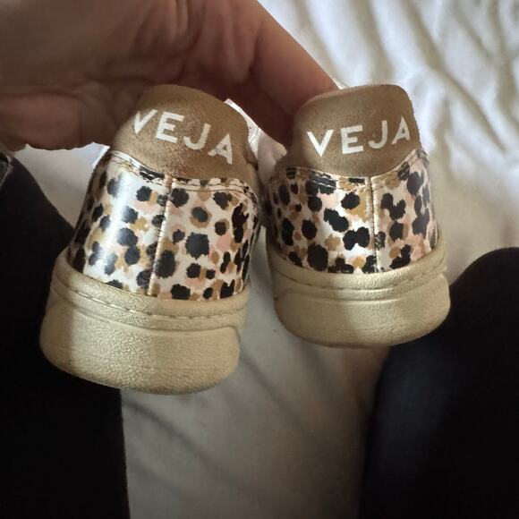 Madewell x Veja™ V-10 Sneakers in Animal Print Leather 6 Womens - Picture 2 of 6
